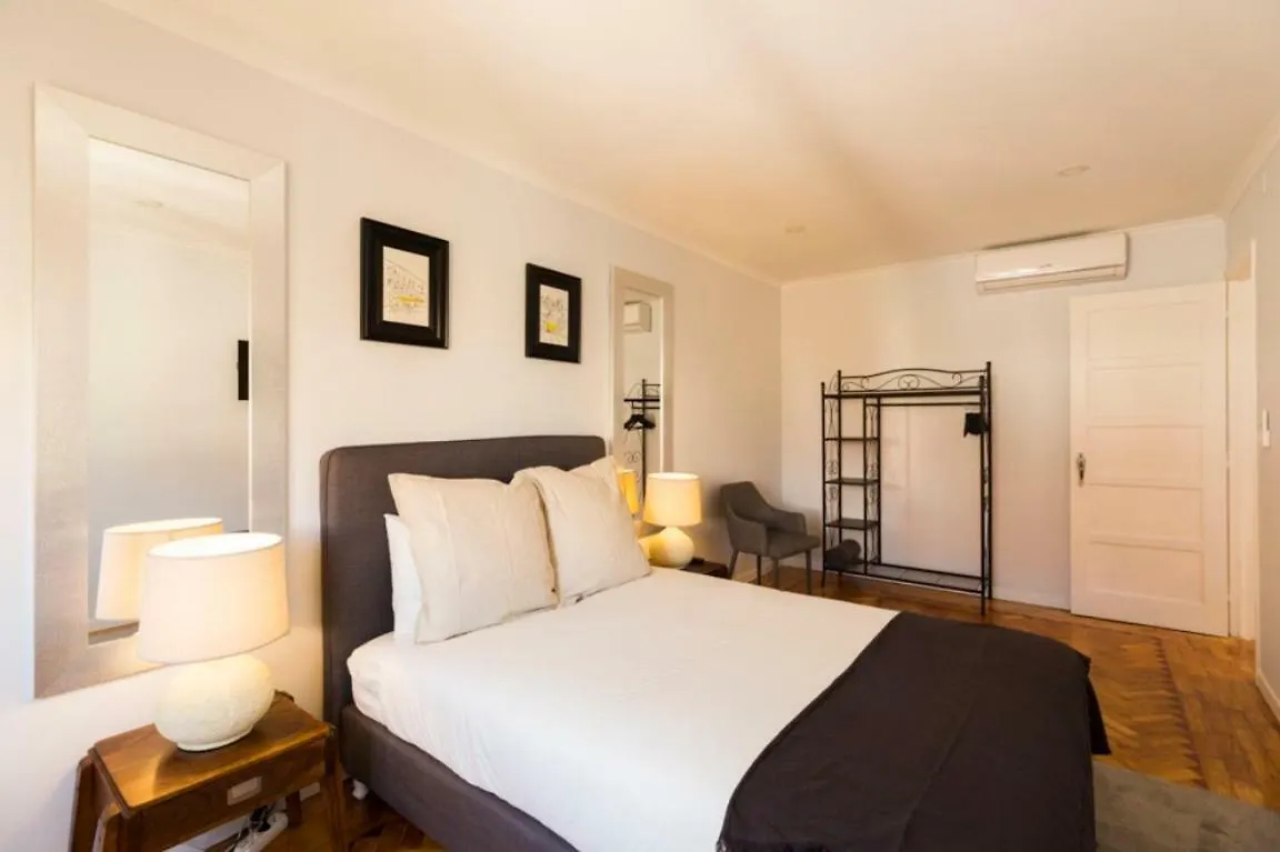 Ola Lisbon - Lapa I Apartment 0*,